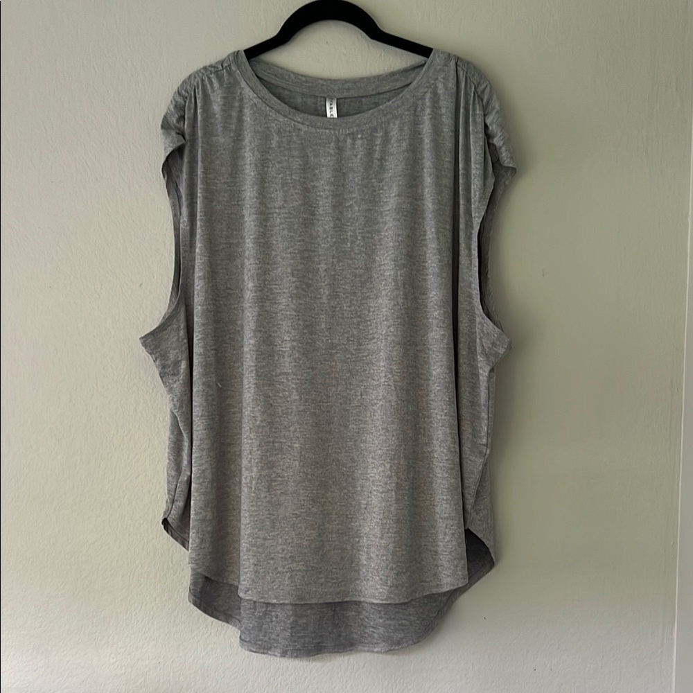 Fabletics Gray Boxy Muscle Tee Sleeveless Relaxed